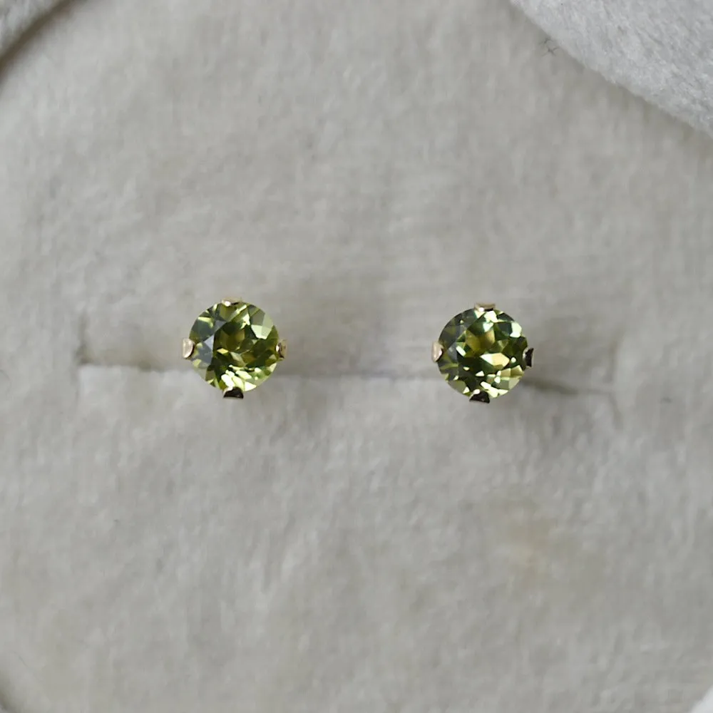14k Claw-Set Peridot Studs