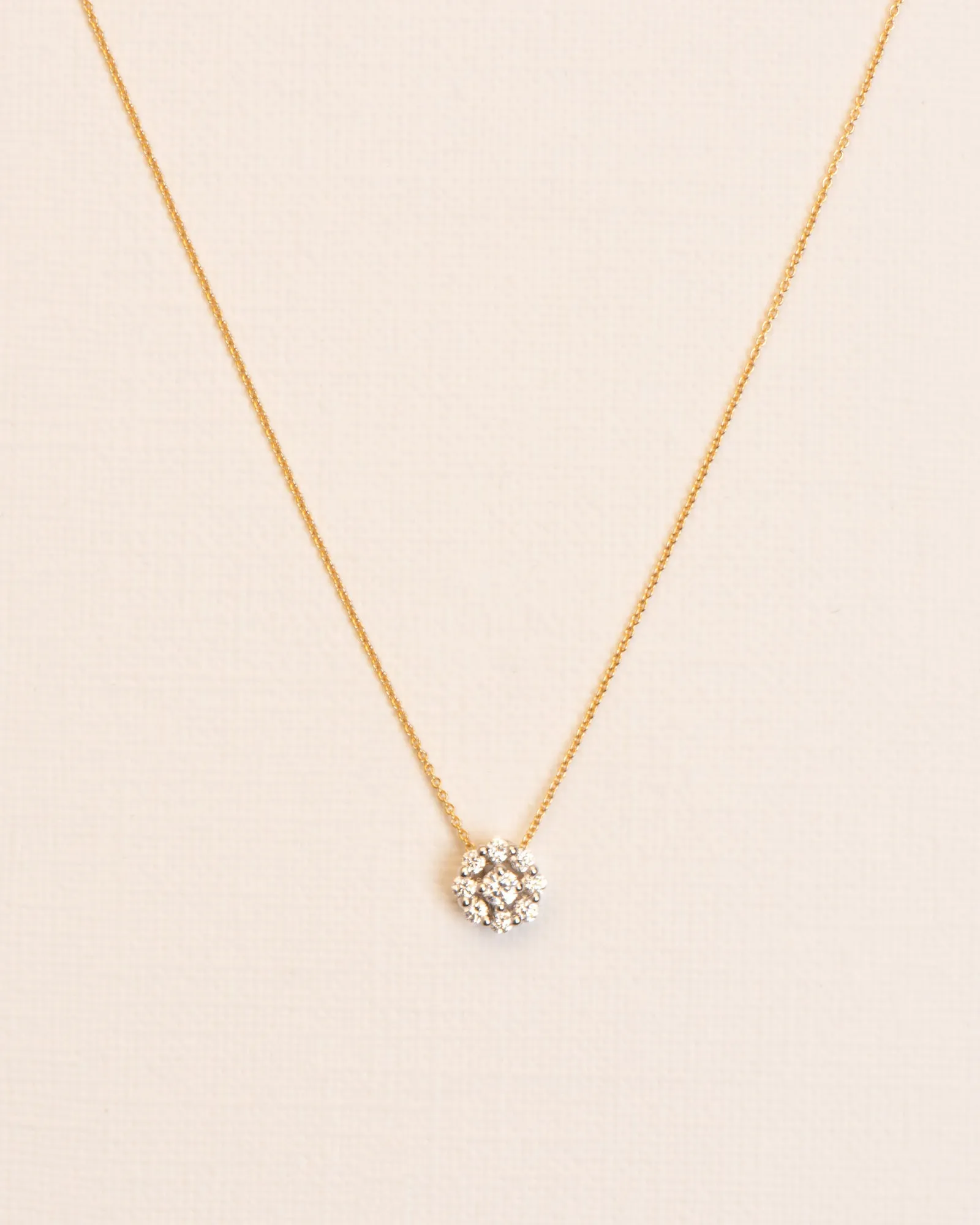 18K Gold flower Necklace w. White Diamonds