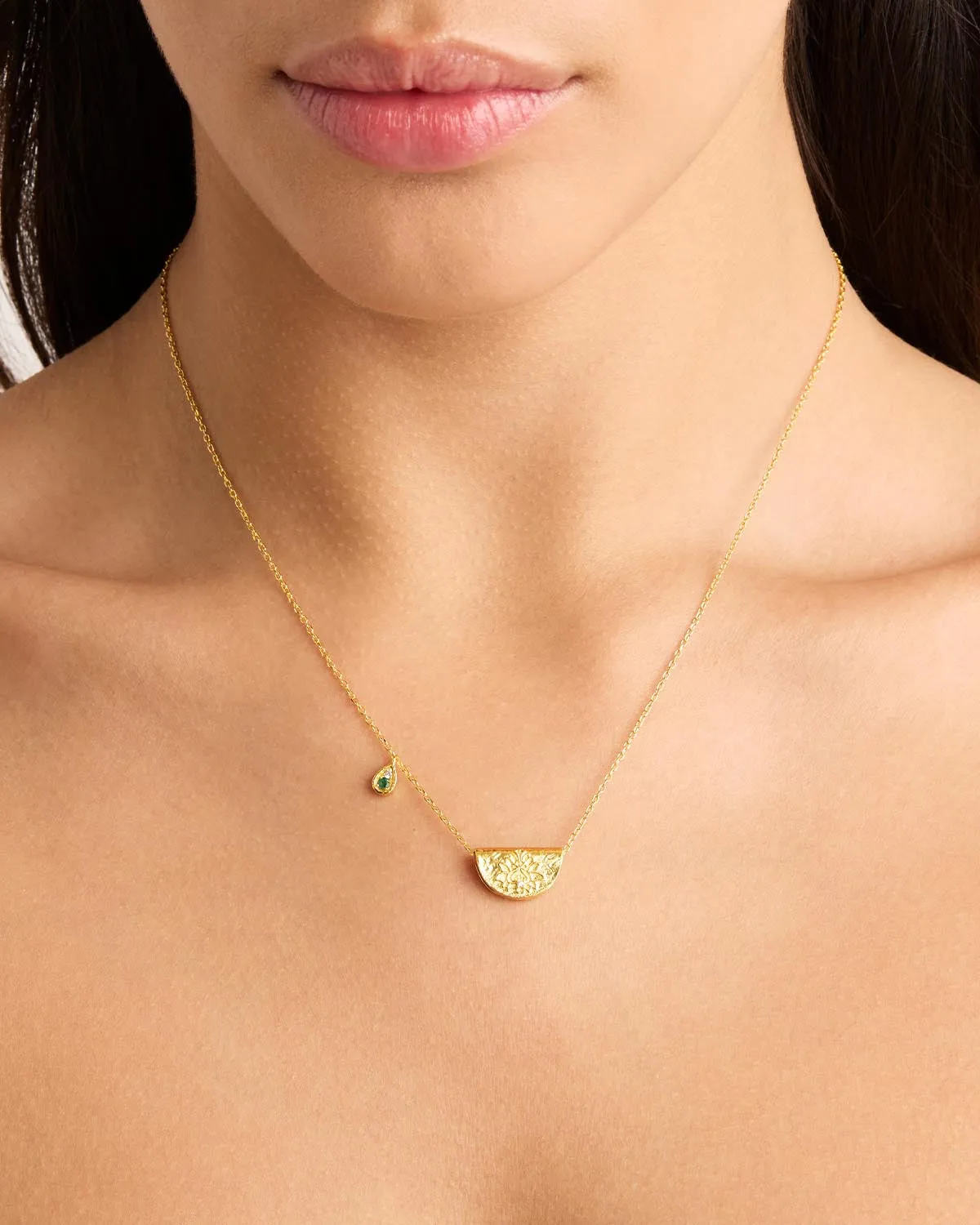 18k Gold Vermeil Lotus Birthstone Necklace - May - Emerald Bycharlotte