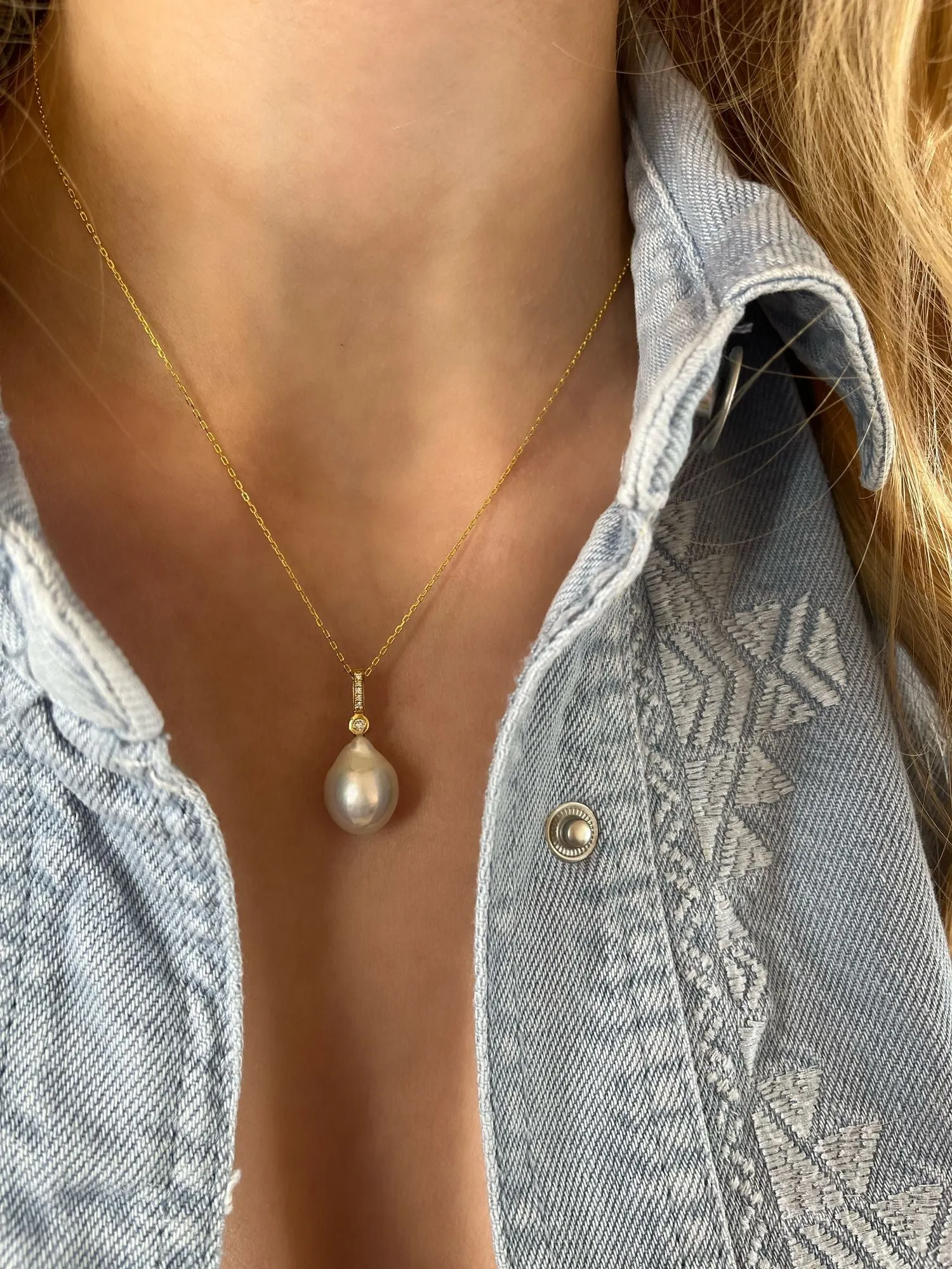 Baroque Pearl 18K Gold Charm Necklace w. Diamonds