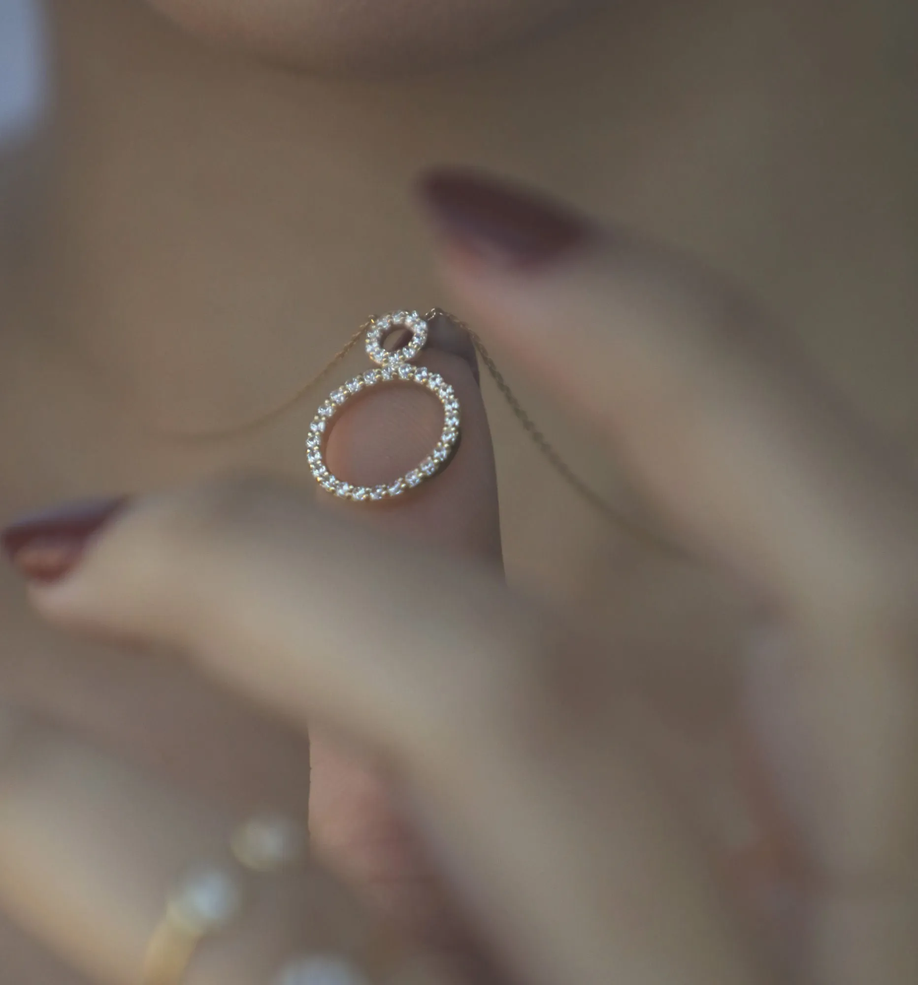 Circle 18K White Gold Necklace w. Diamonds