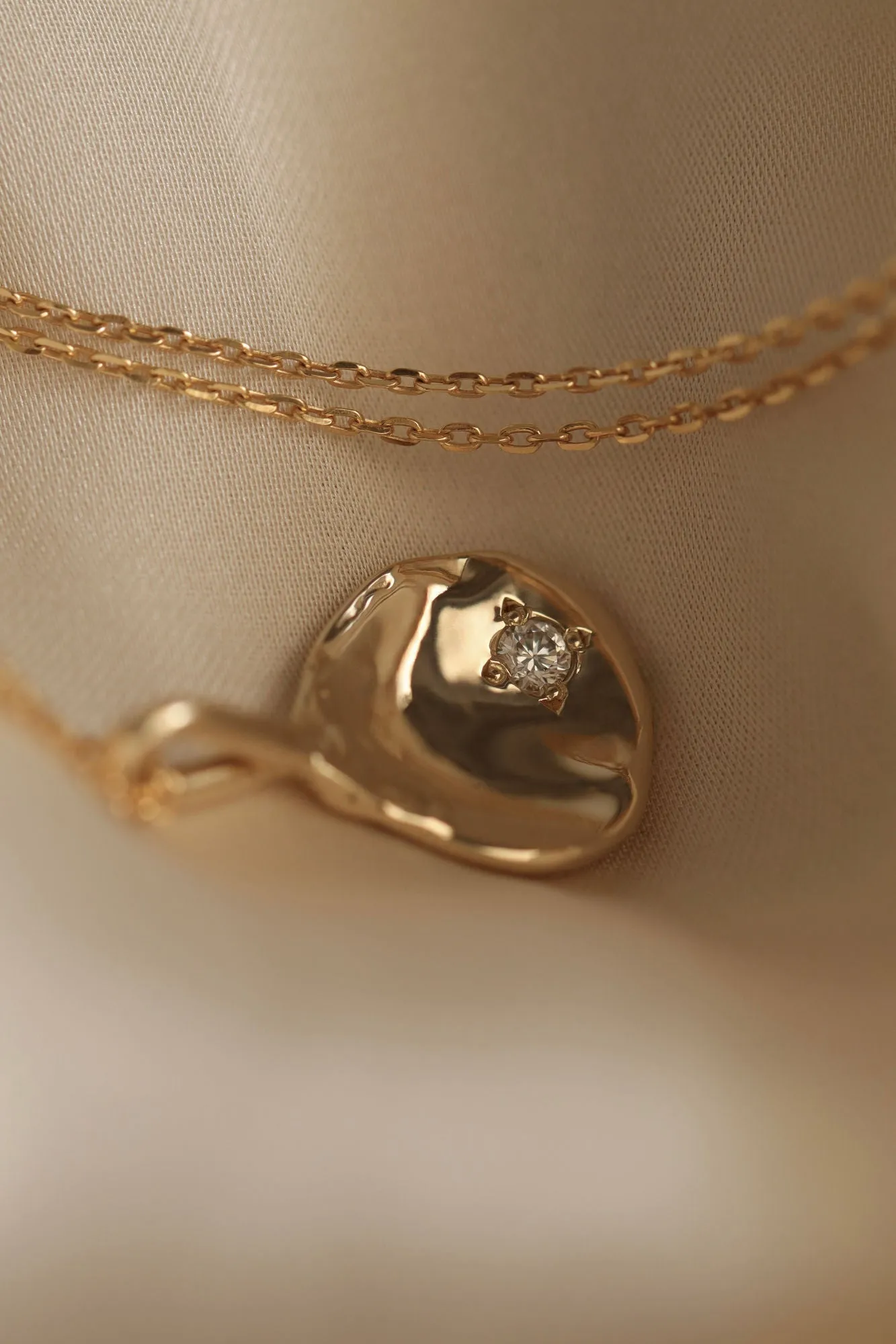 Clara White 9K or 18K Gold Necklace w. Diamond