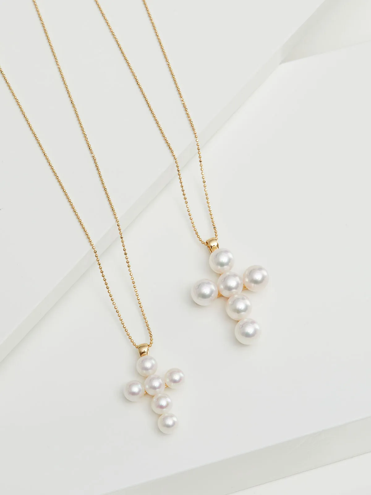 Cross 18K Gold Necklace w. Akoya pEARLS