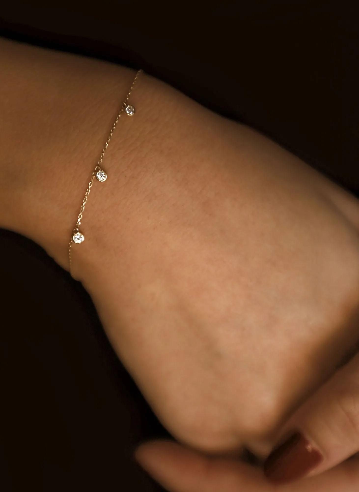 Dangling 18K Gold Bracelet w. Diamonds