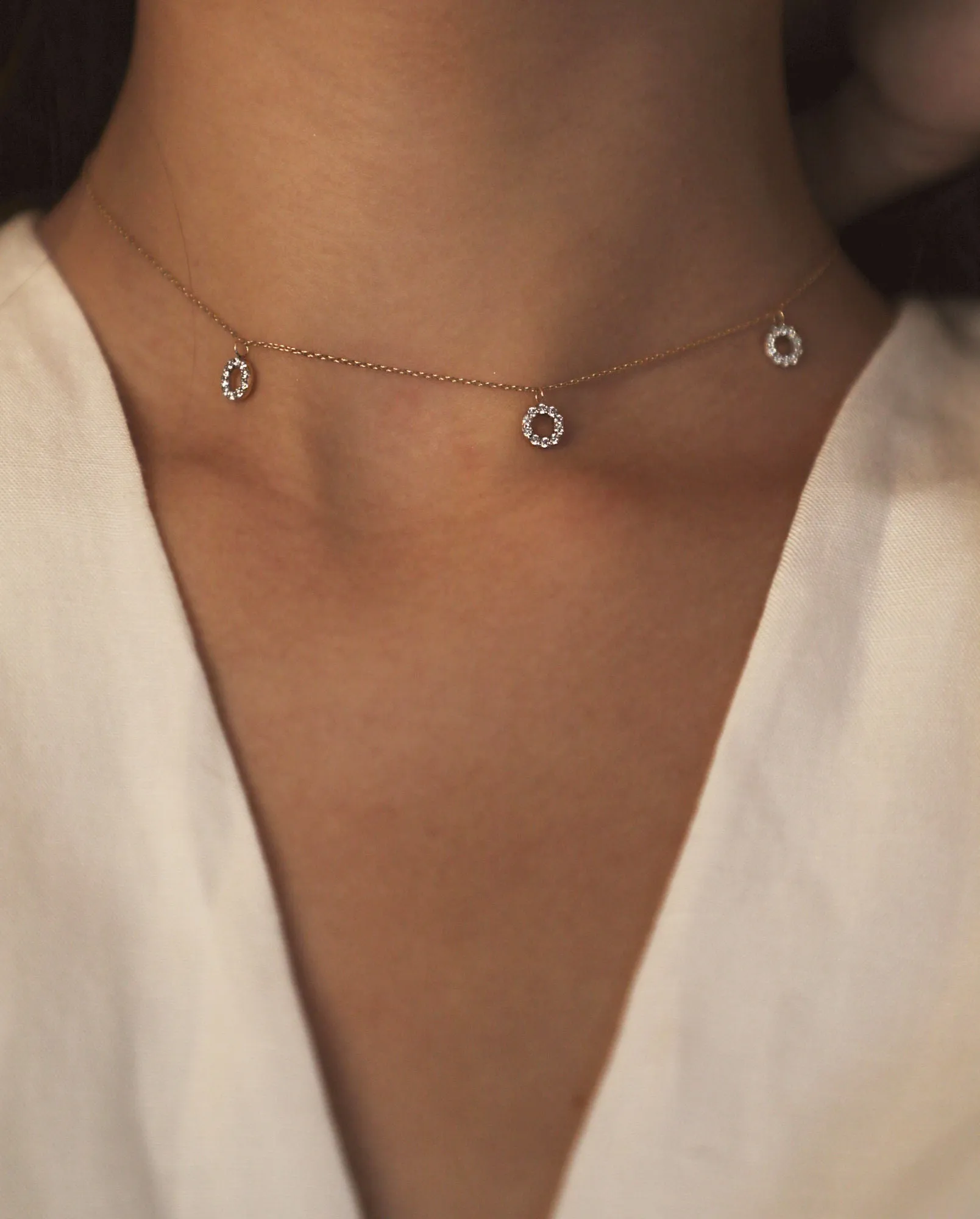 Dangling Round 18K White Gold Necklace w. Diamonds