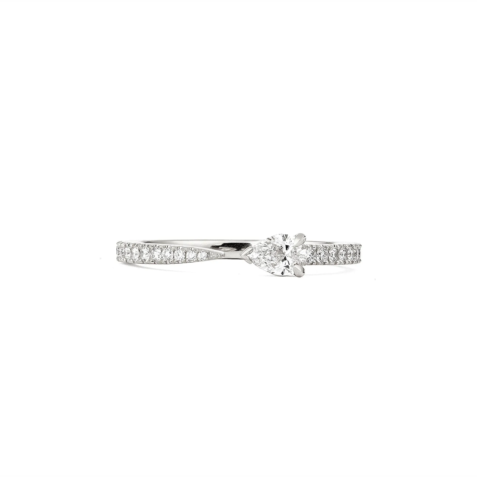 Drop 18K Whitegold Ring w. Diamonds