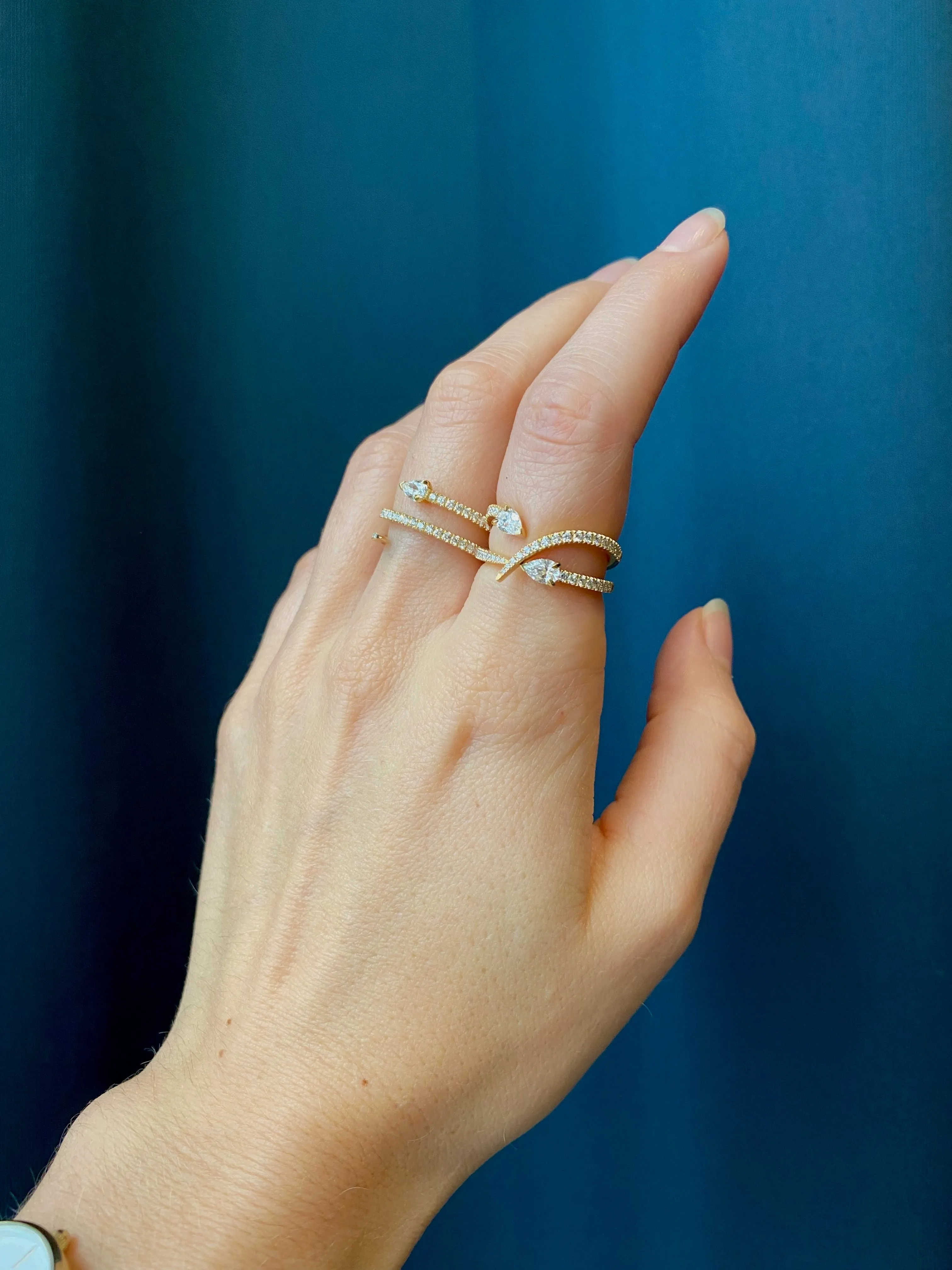 Drop Swirl 18K Whitegold Ring w. Diamonds