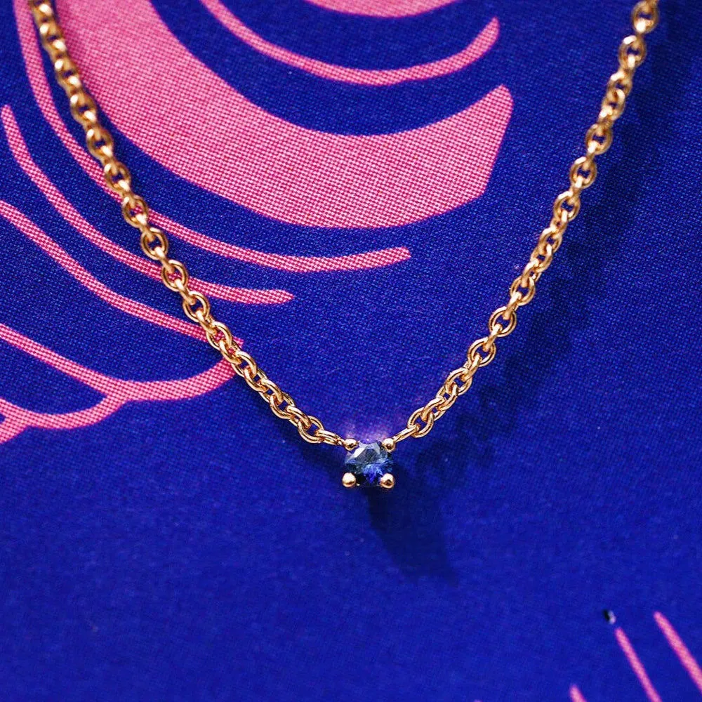 Essential Joy 18K Rosegold Necklace w. Sapphire