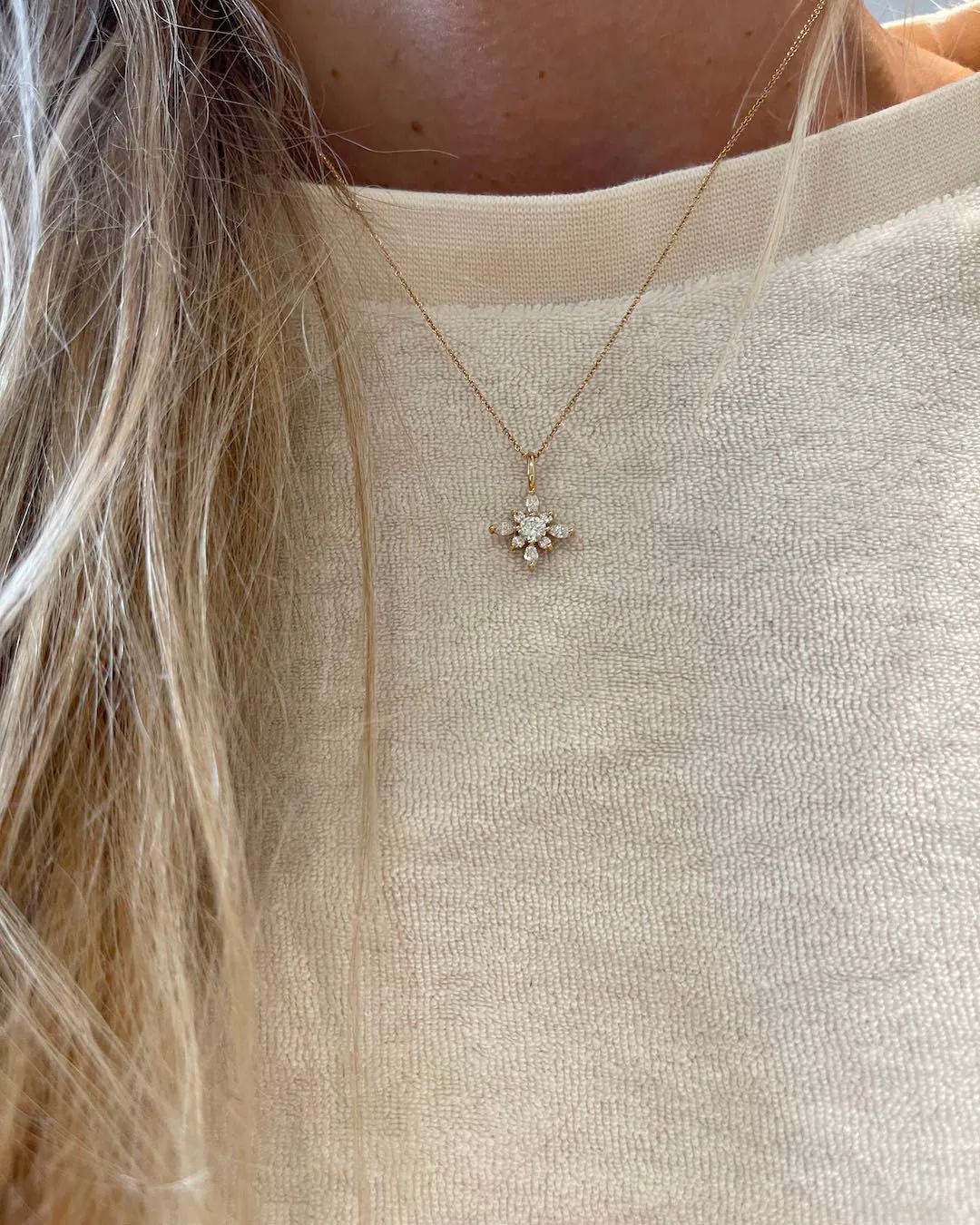 Guiding Star 18K Gold, Whitegold or Rosegold Pendant or Necklace w. Diamonds