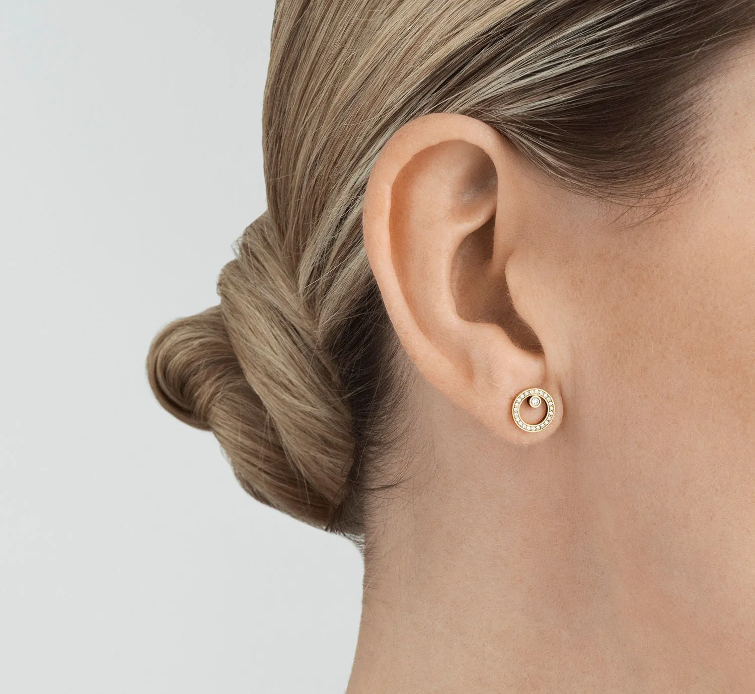 Halo 18K Gold Studs w. Diamonds 0.12 ct
