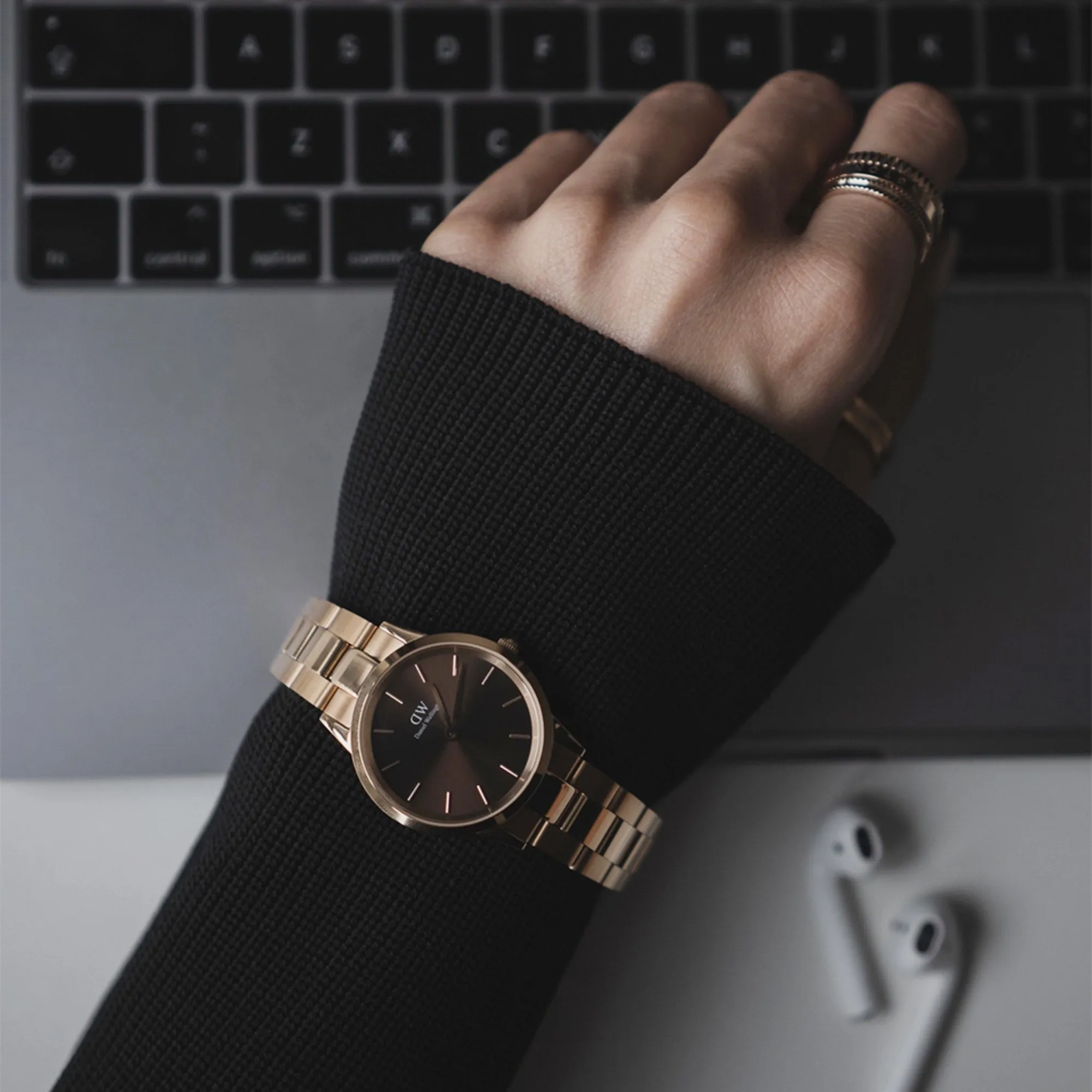 Iconic Link Amber Rose Gold Daniel Wellington