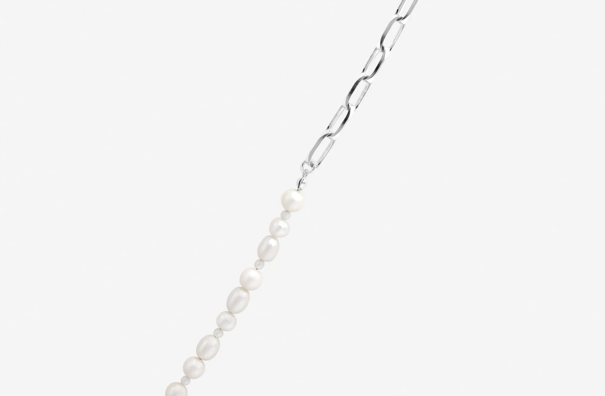 IX Uniqio Pearl Necklace