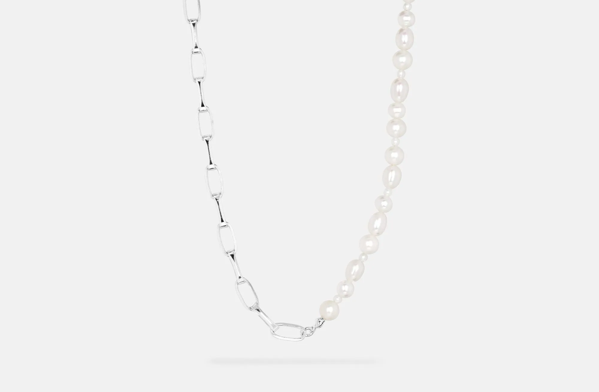 IX Uniqio Pearl Necklace