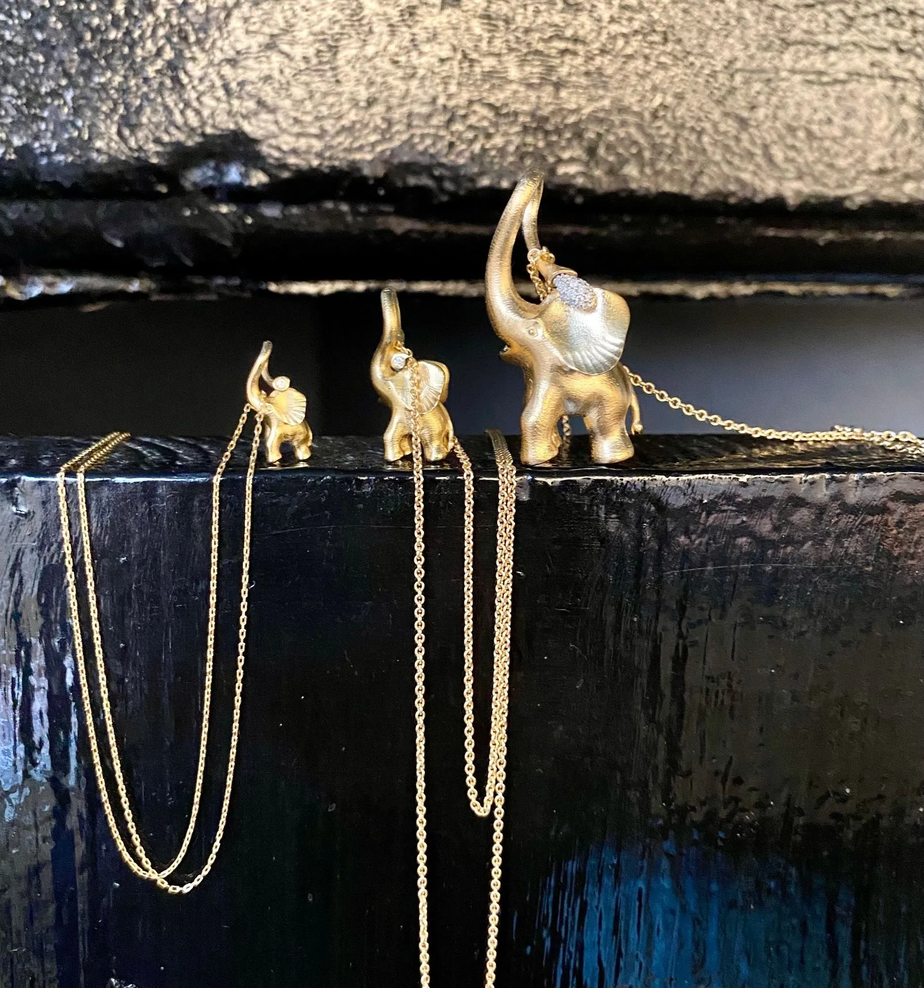 Large Elephant Charm 18K Gold Pendant w. Diamonds