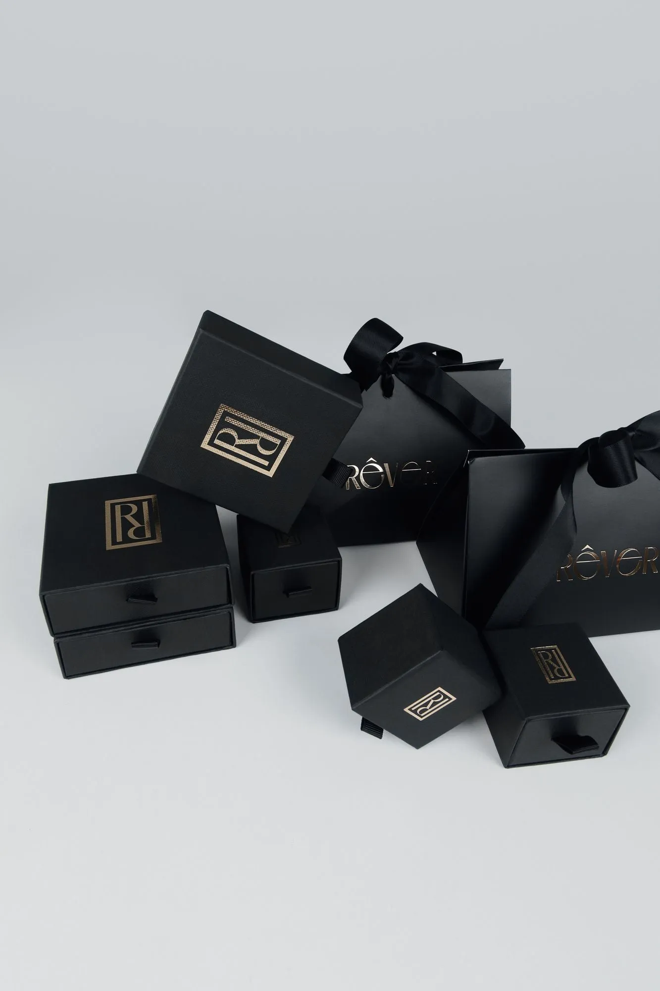 Line 18K Gold Necklace w. Lab-Grown Diamonds