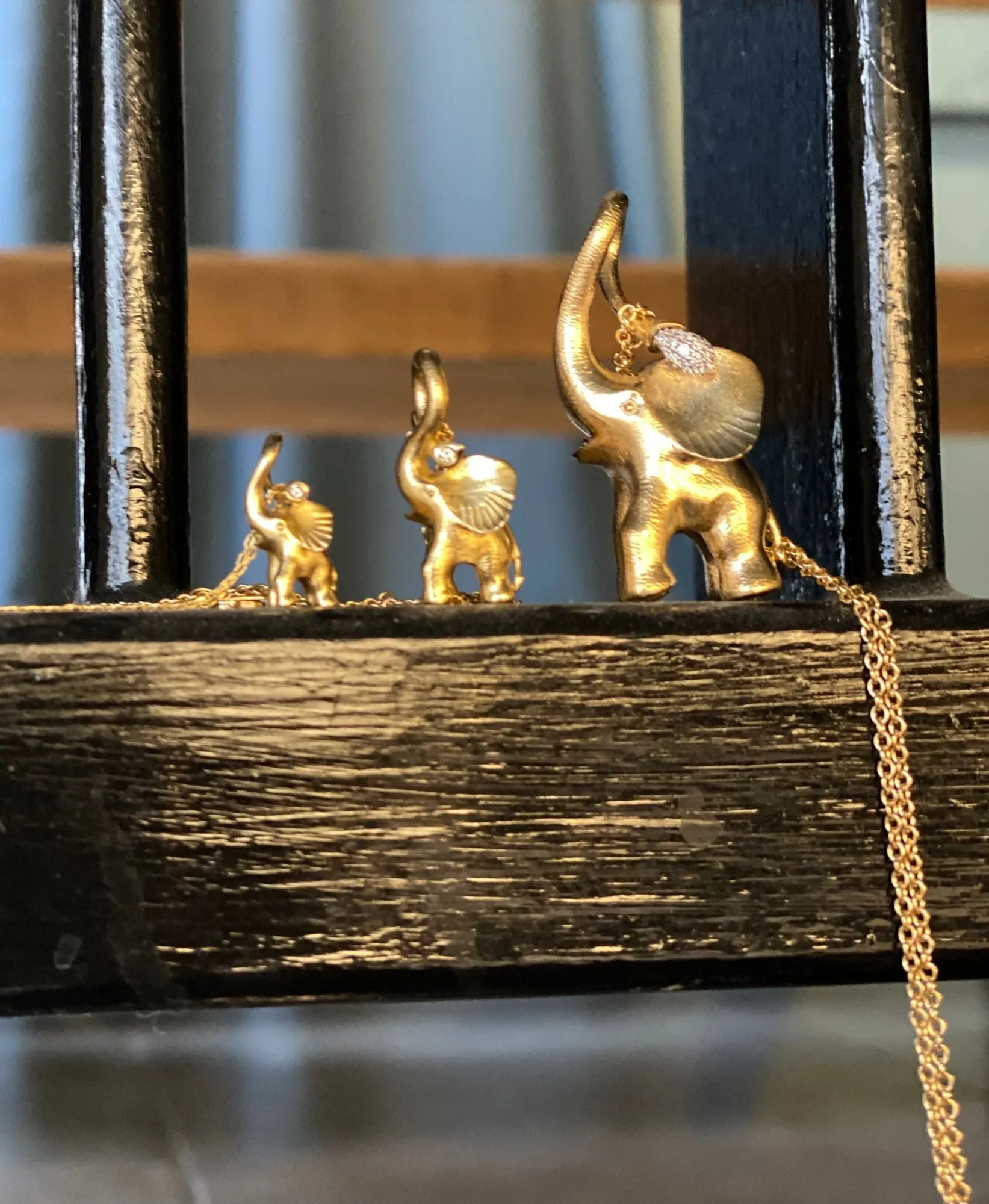 Medium Elephant Charm 18K Gold Pendant w. Diamond