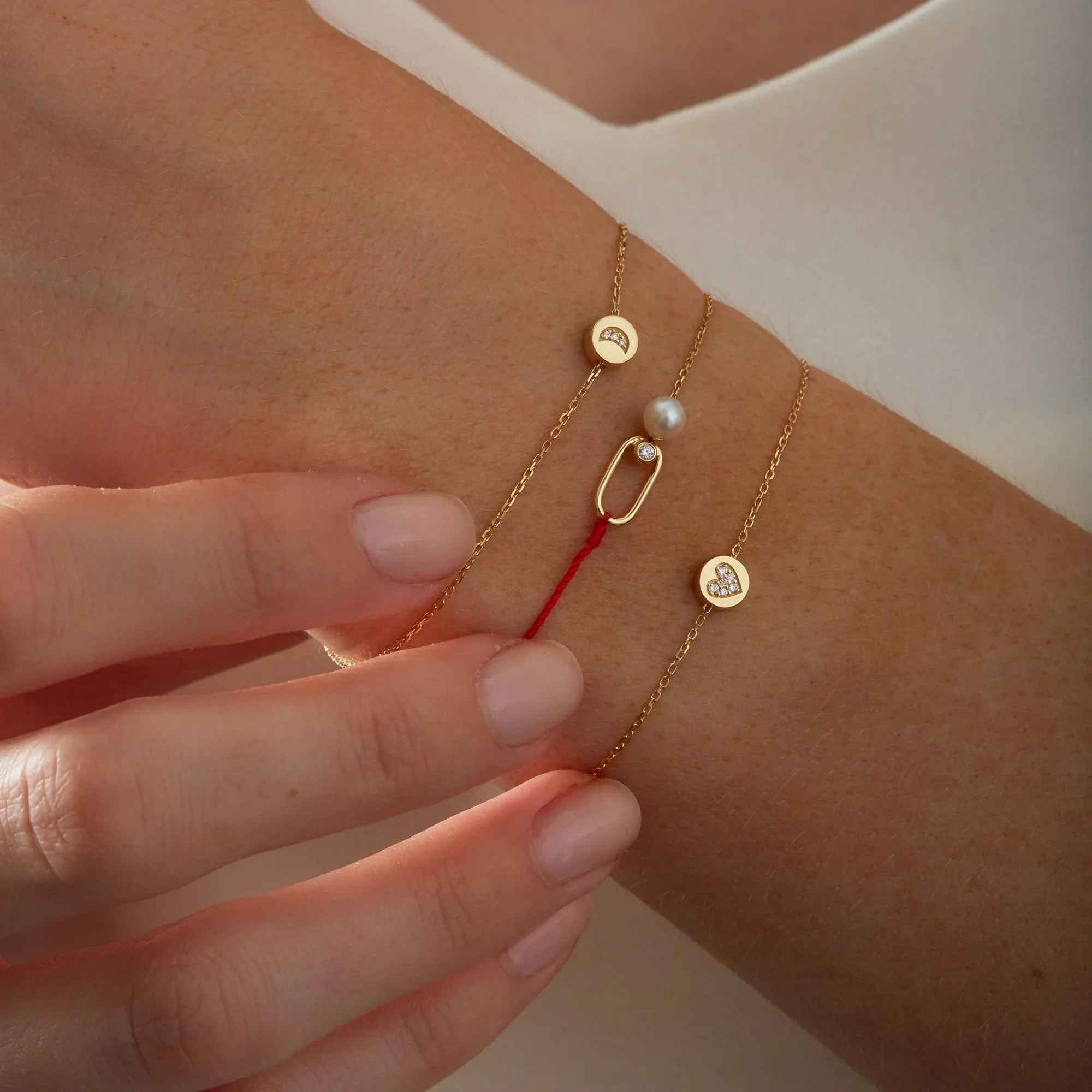 Modern Words Fine Tear Drop 18K Gold Bracelet w. Diamond