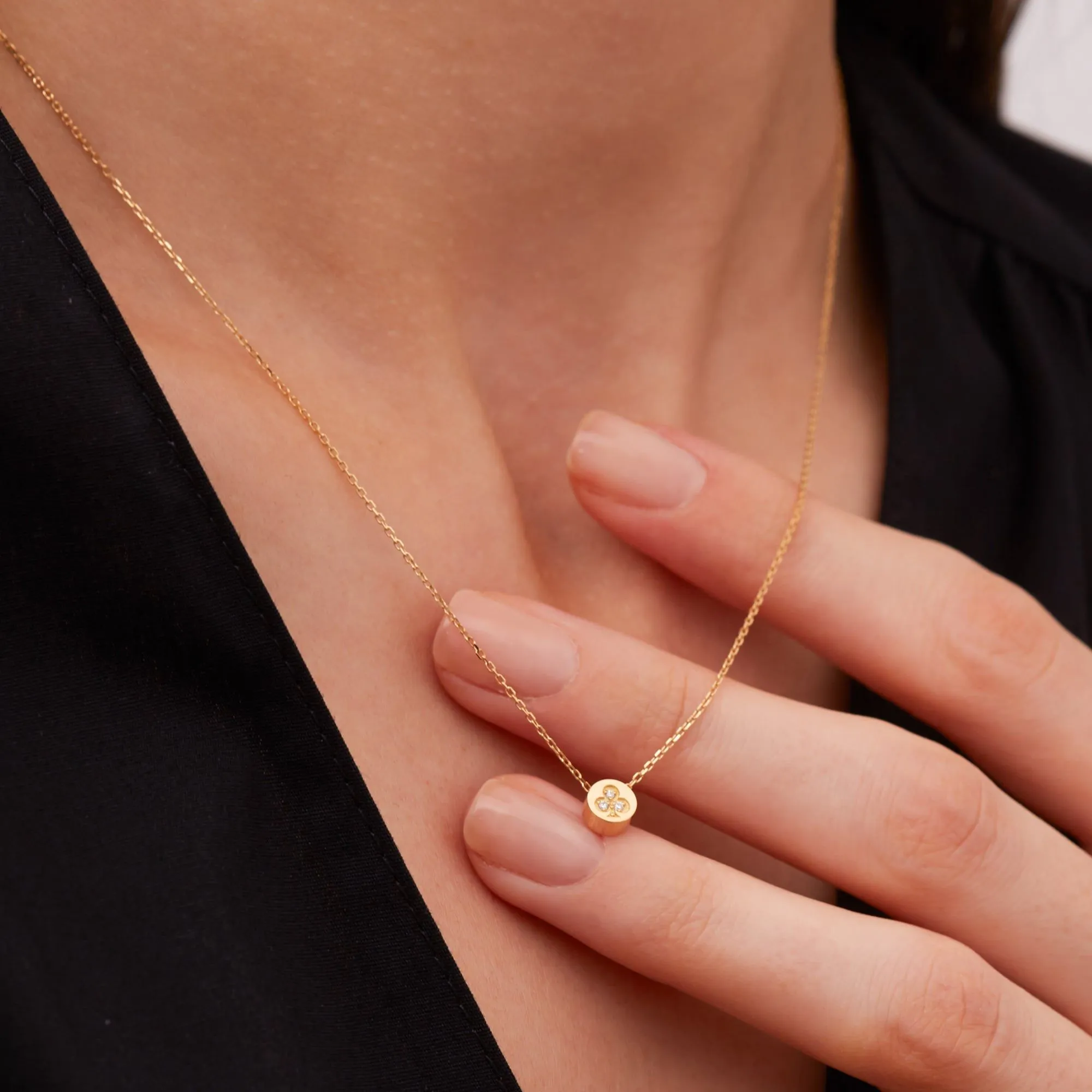 Modern Words Fine Tear Drop 18K Gold Necklace w. Diamond