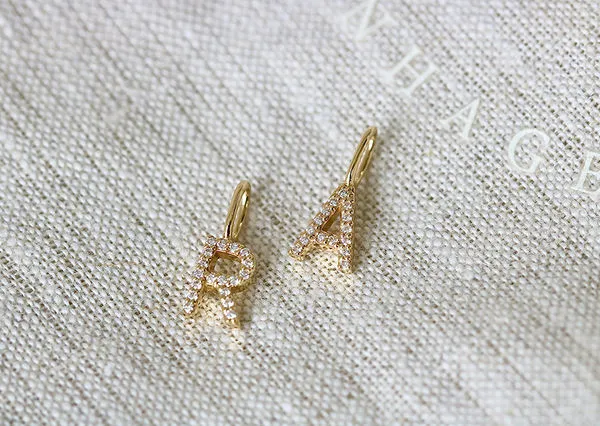 My R 18K Gold Pendant w. Diamonds