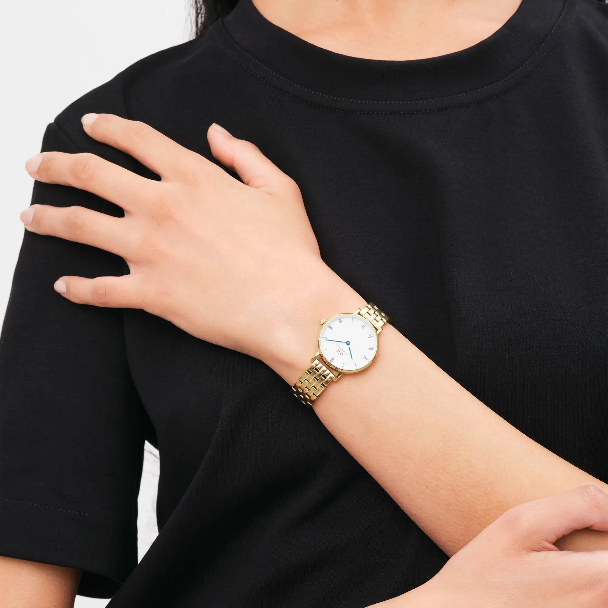 Petite Roman Numerals 5-Link Gold Daniel Wellington