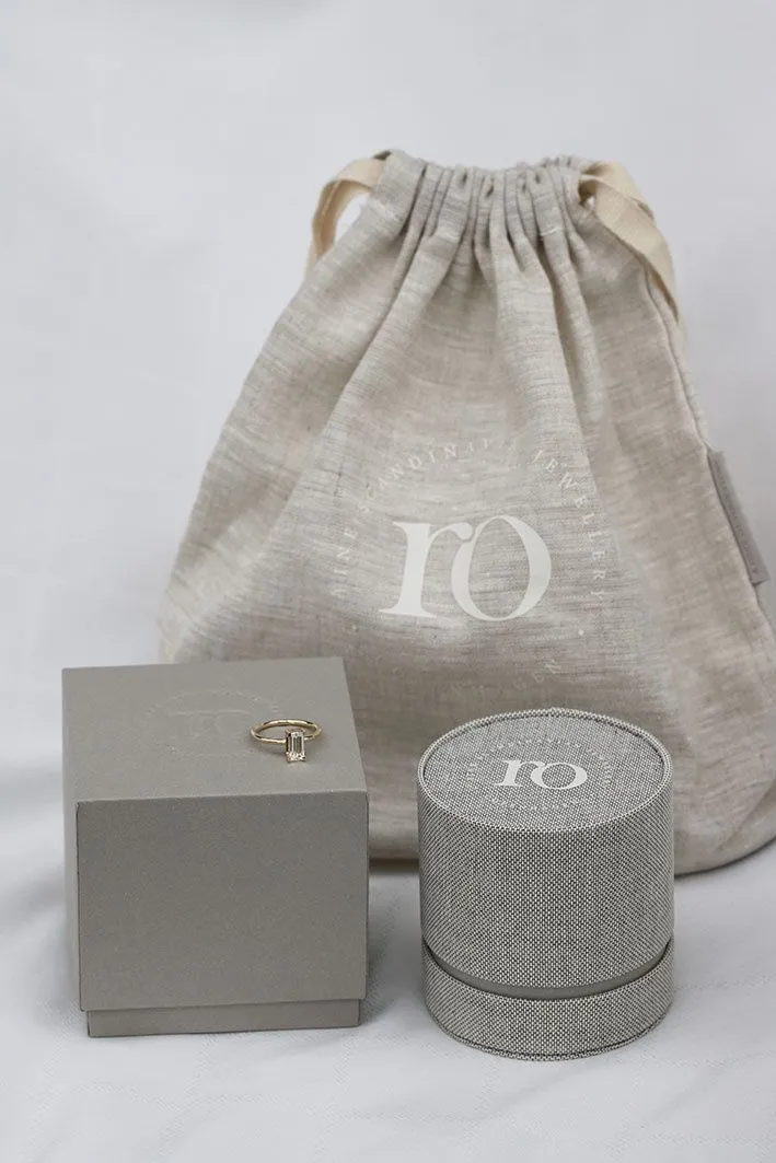Ro 18K Gold Necklace w. Diamond