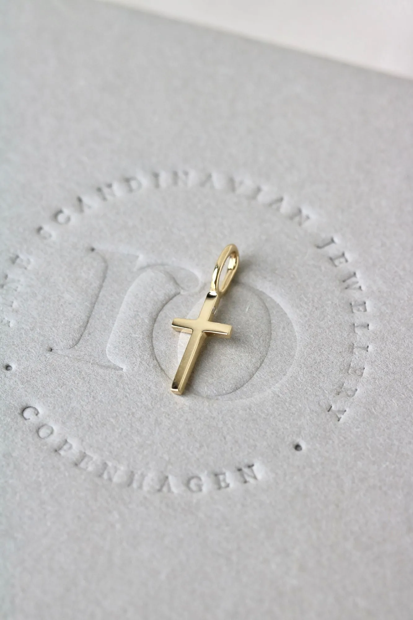 Rock Cross 18K Whitegold Pendant w. Diamond
