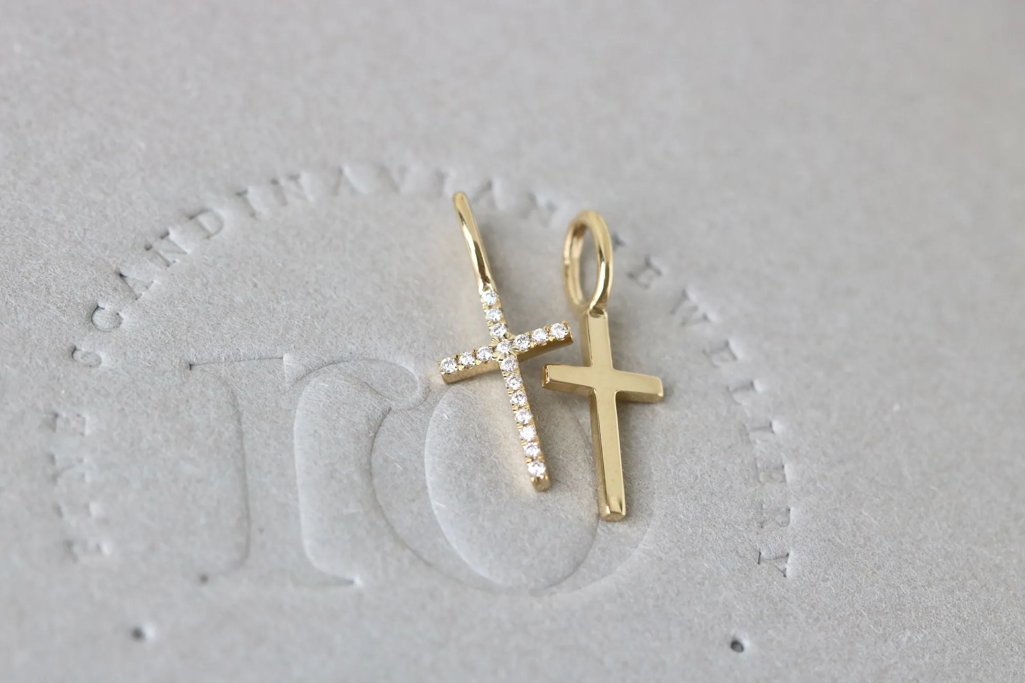 Rock Cross 18K Whitegold Pendant w. Diamond