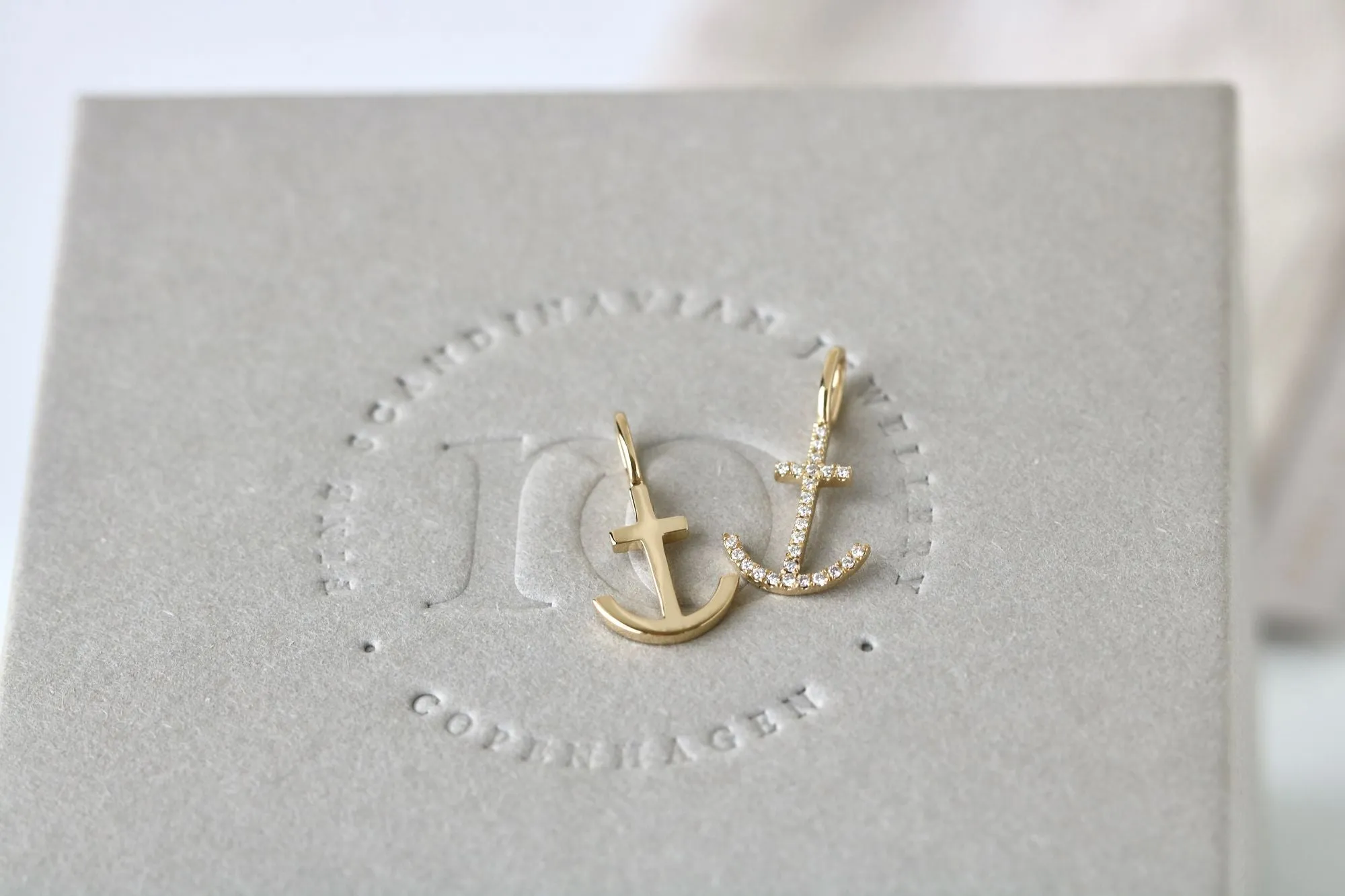 Rock Hope 18K Gold Pendant w. Diamond