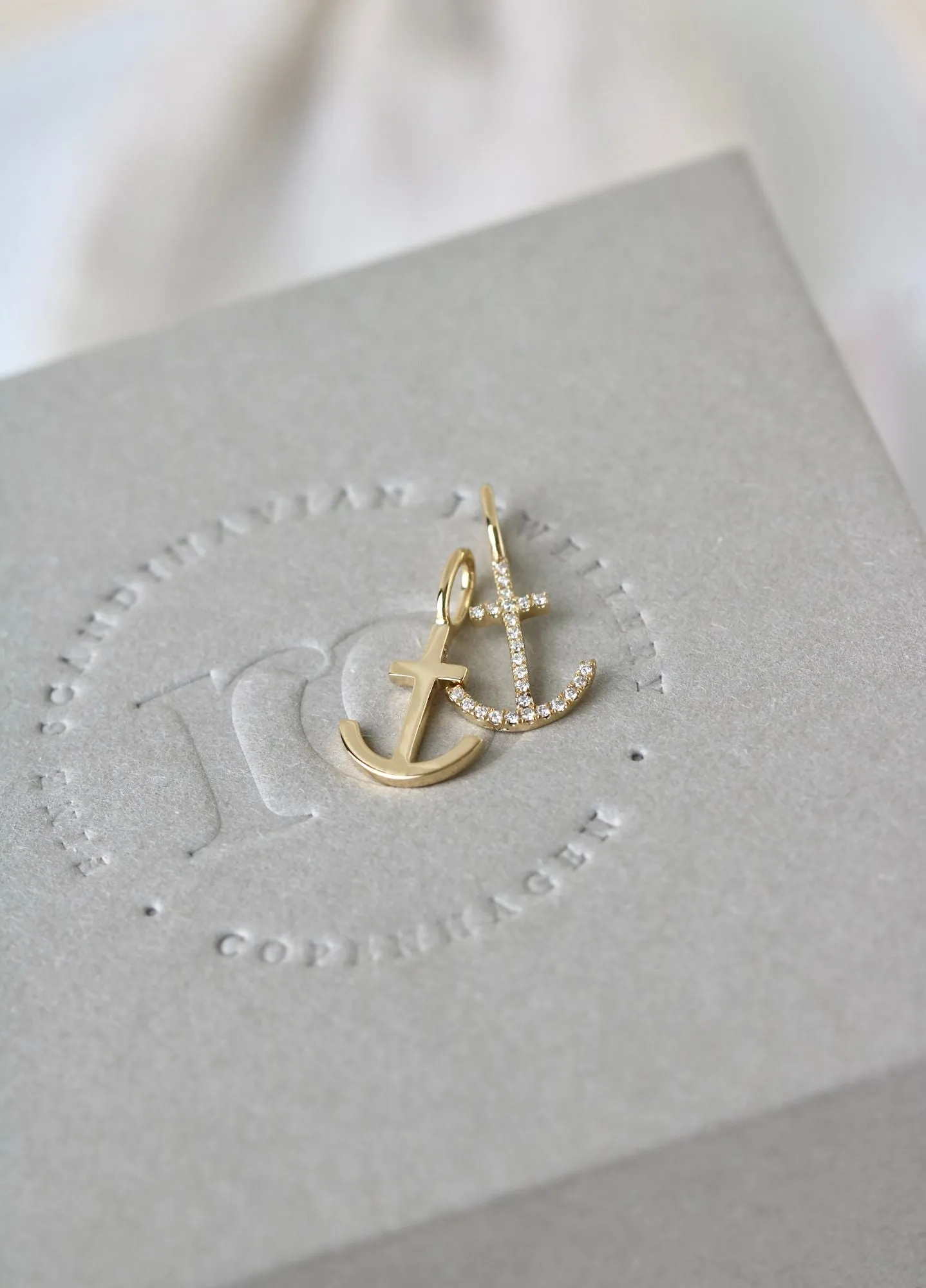 Rock Hope 18K Gold Pendant w. Diamond