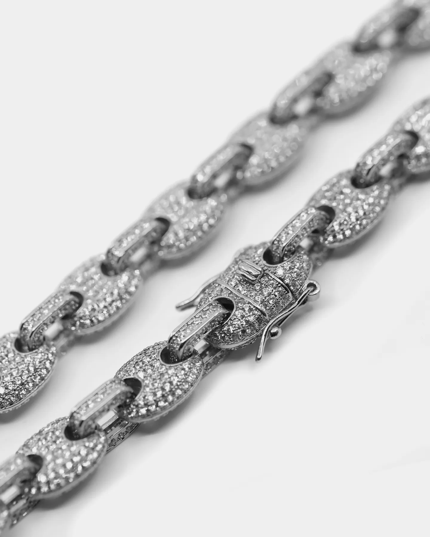 Saint Morta Guantlet Chain 18" Iced White Gold