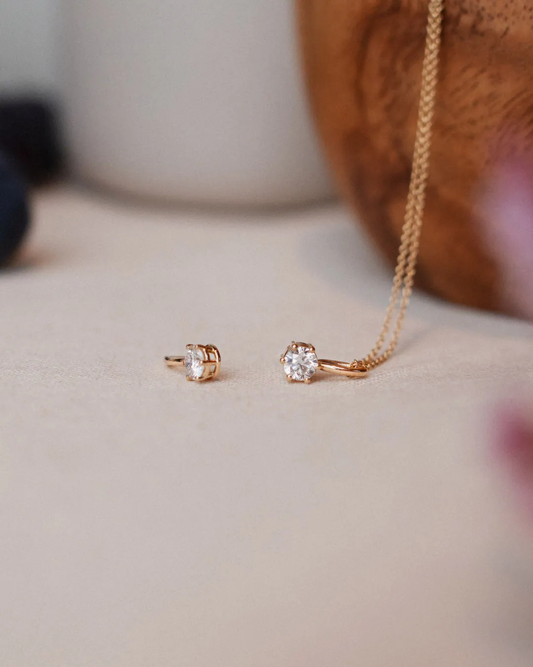 Simple Solitaire 18K Gold, Whitegold or Rosegold Pendant or Necklace w. Diamonds