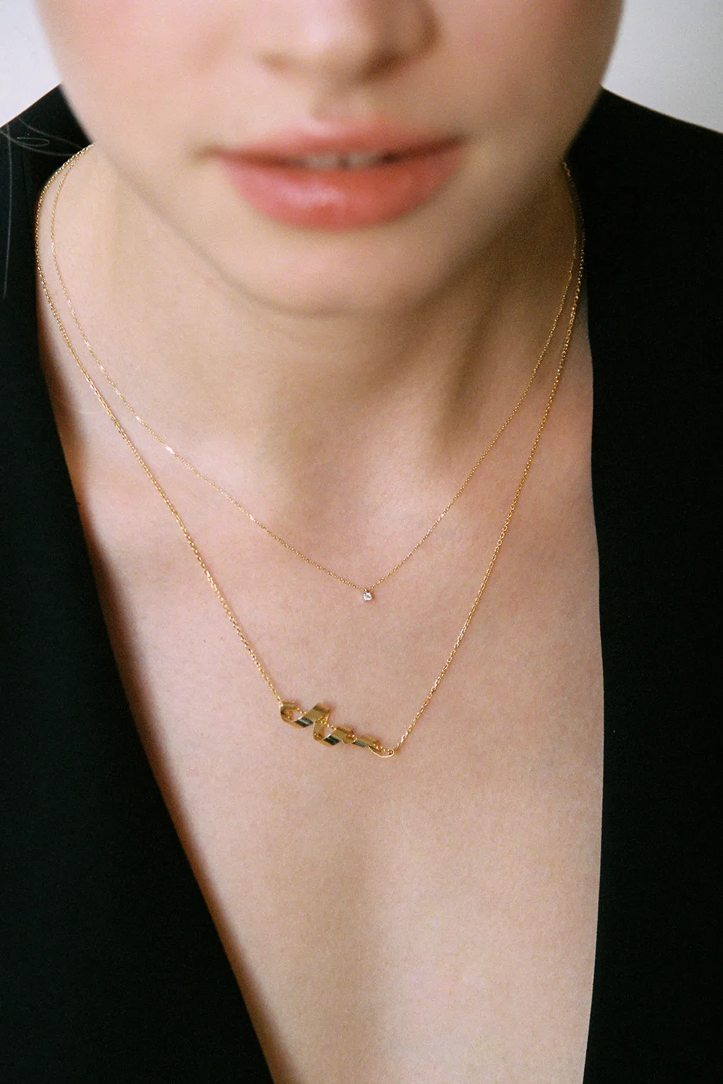 Small Minibox 18K Gold Necklace w. Diamond