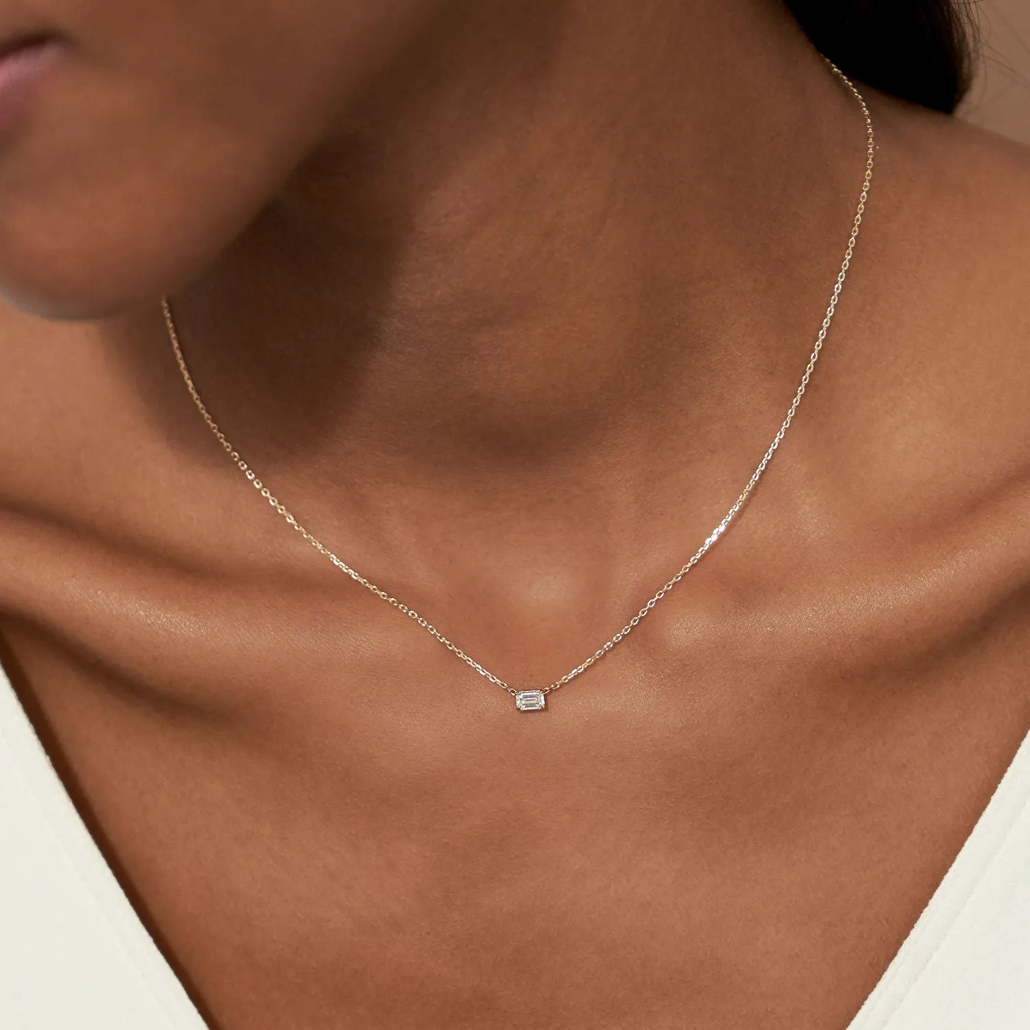 Solitaire Emerald 14K Whitegold Necklace w. Lab-Grown Diamond