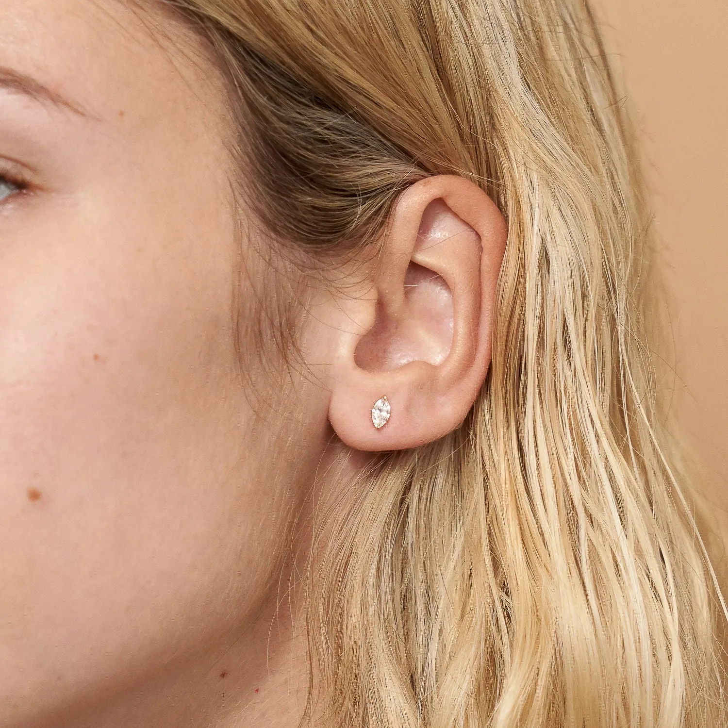 Solitaire Marquise 14K Gold Studs w. Lab-Grown Diamonds