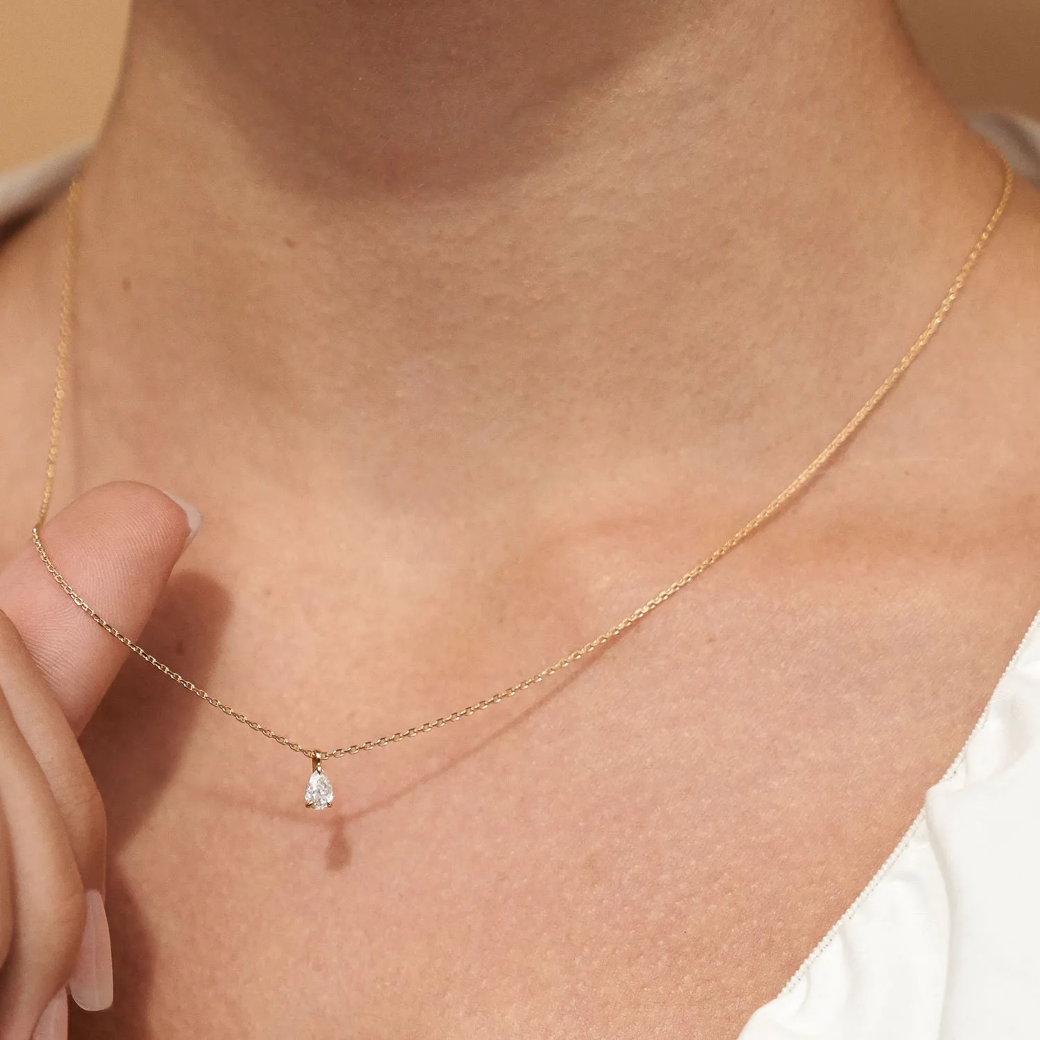 Solitaire Pear 14K Gold Necklace w. Lab-Grown Diamond