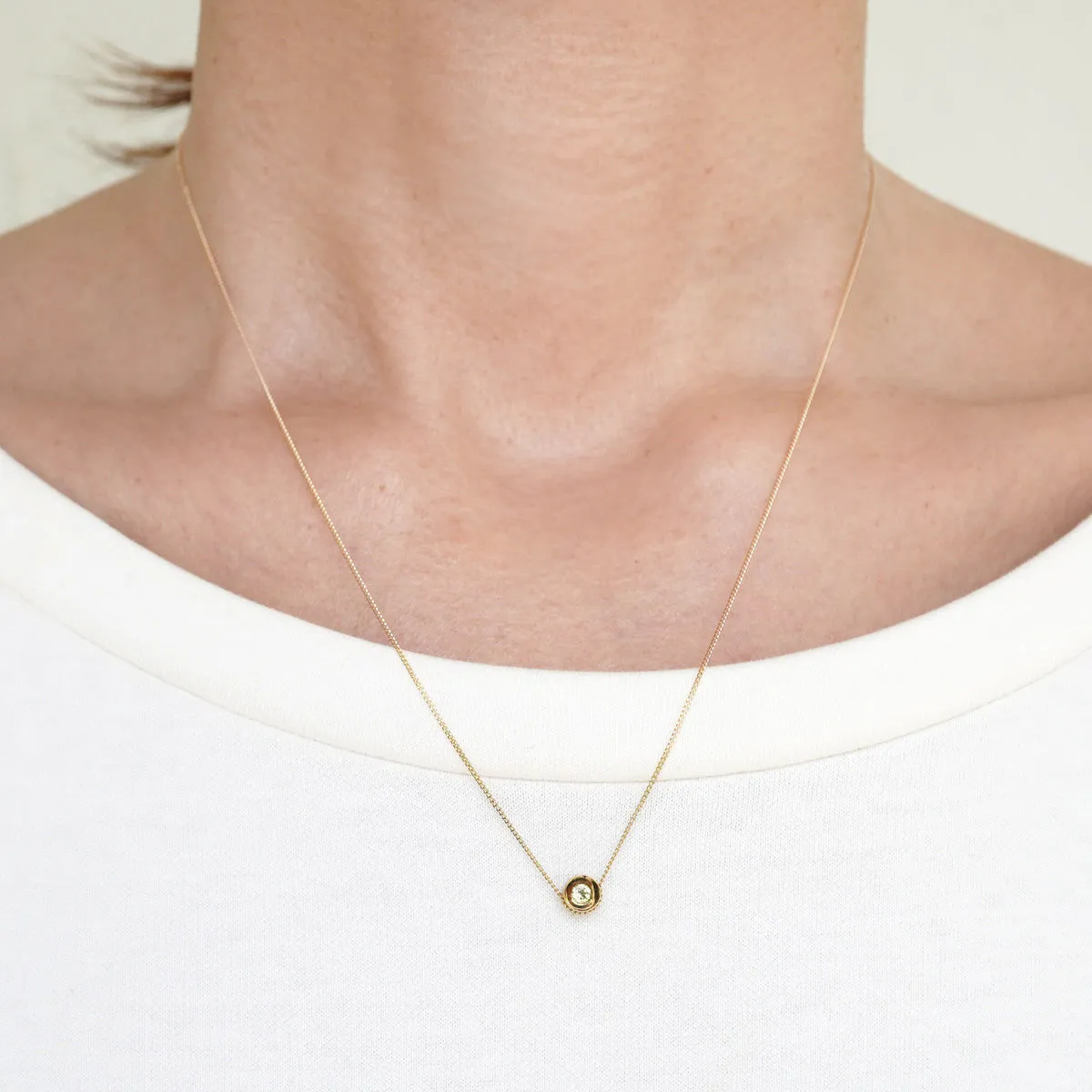 Spot 10K Necklace w. 2,5mm Moonstone