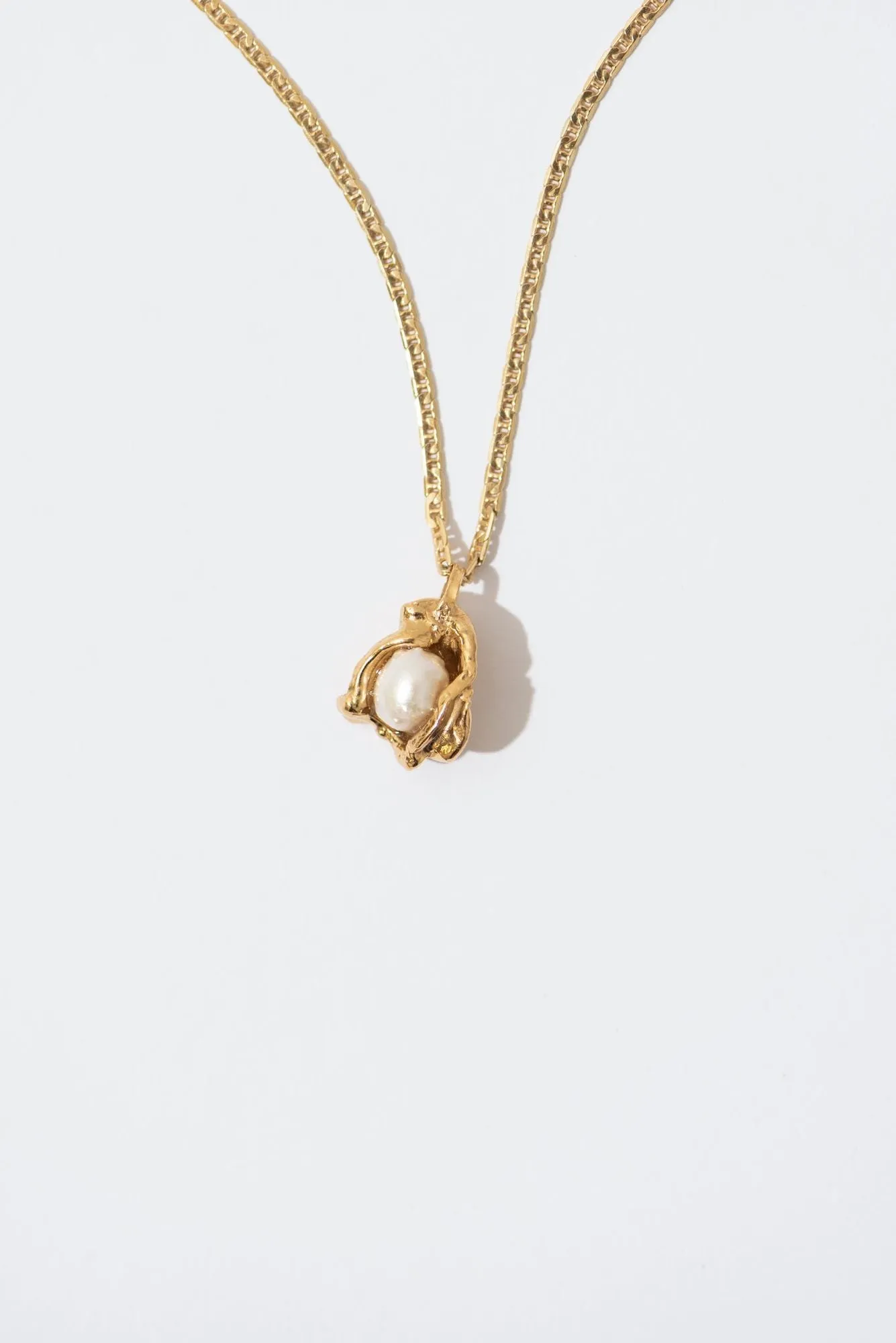 The Coconut Gold Plated Pendant w. Pearls