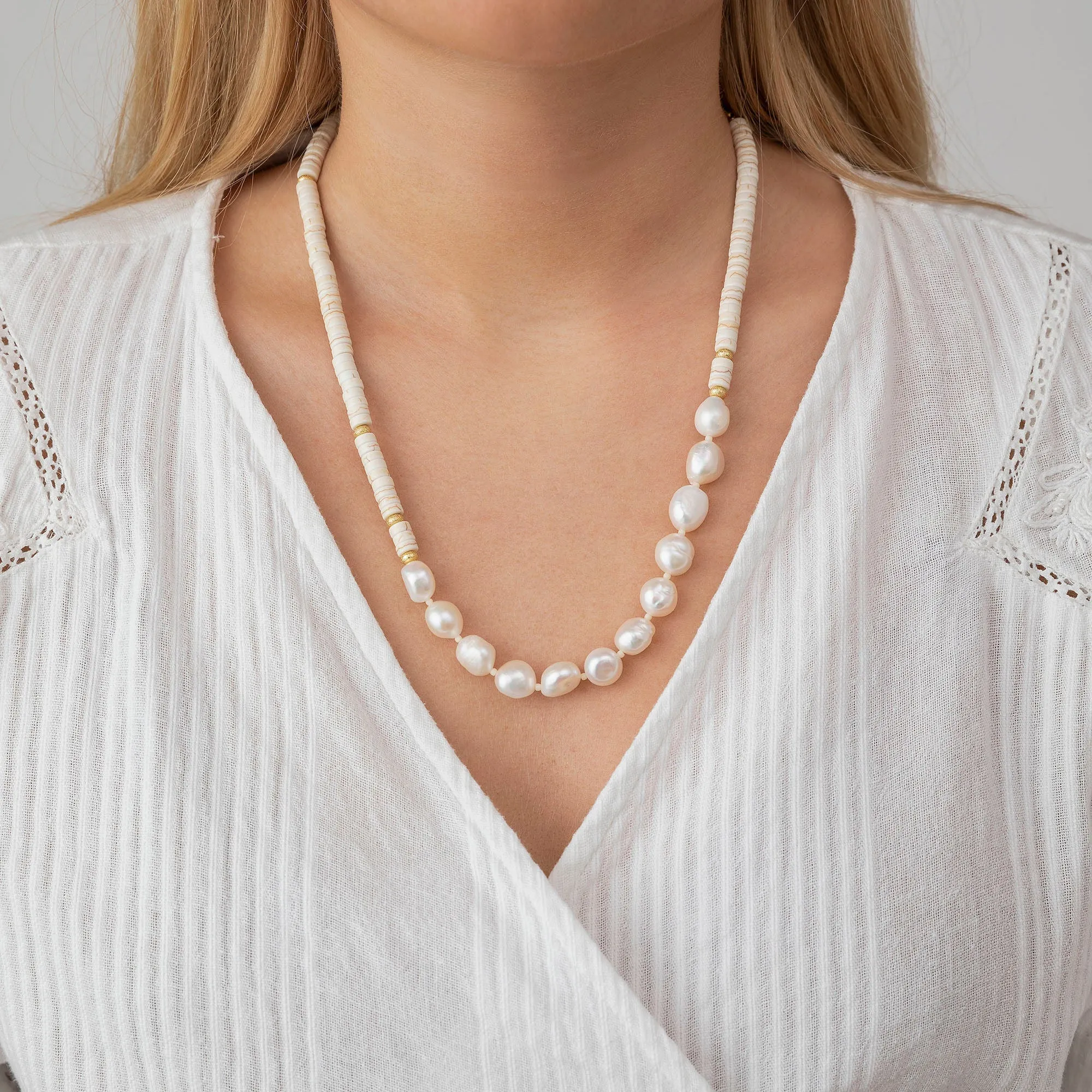 The Nomad Gold Plated Necklace w. Cream Beads & Pearls