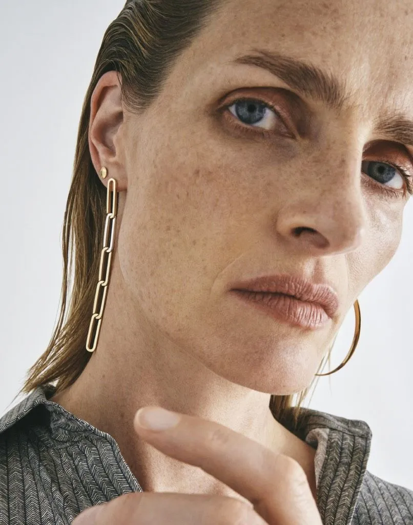 The Sigh V 18K Gold Stud