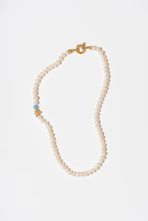 The Small Classic Blue Stripes Gold Plated Necklace w. Pearls