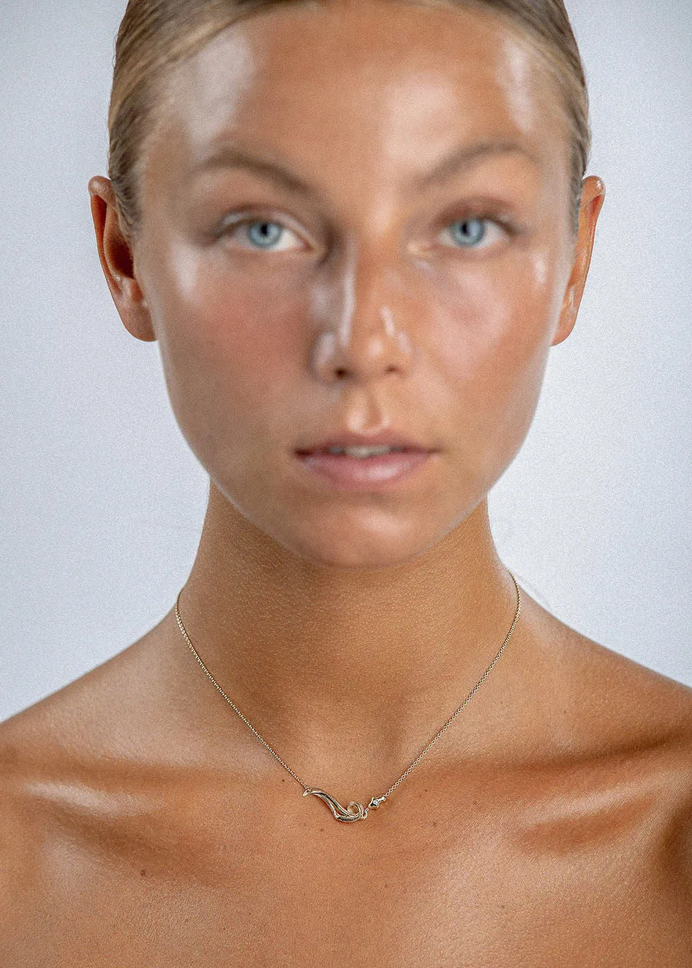 Unda 14K Gold Necklace w. Diamond