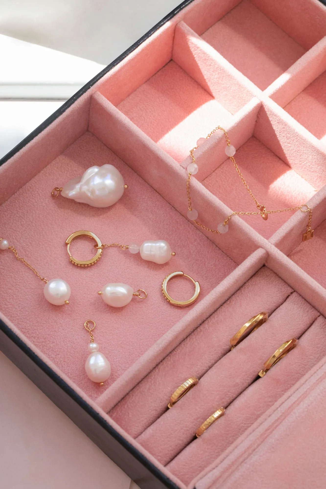 Valentine 18K Gold Plated Bracelet w. Quartz