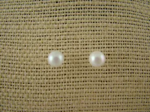 White Crushed Seashell Pearl Studs - PL0287