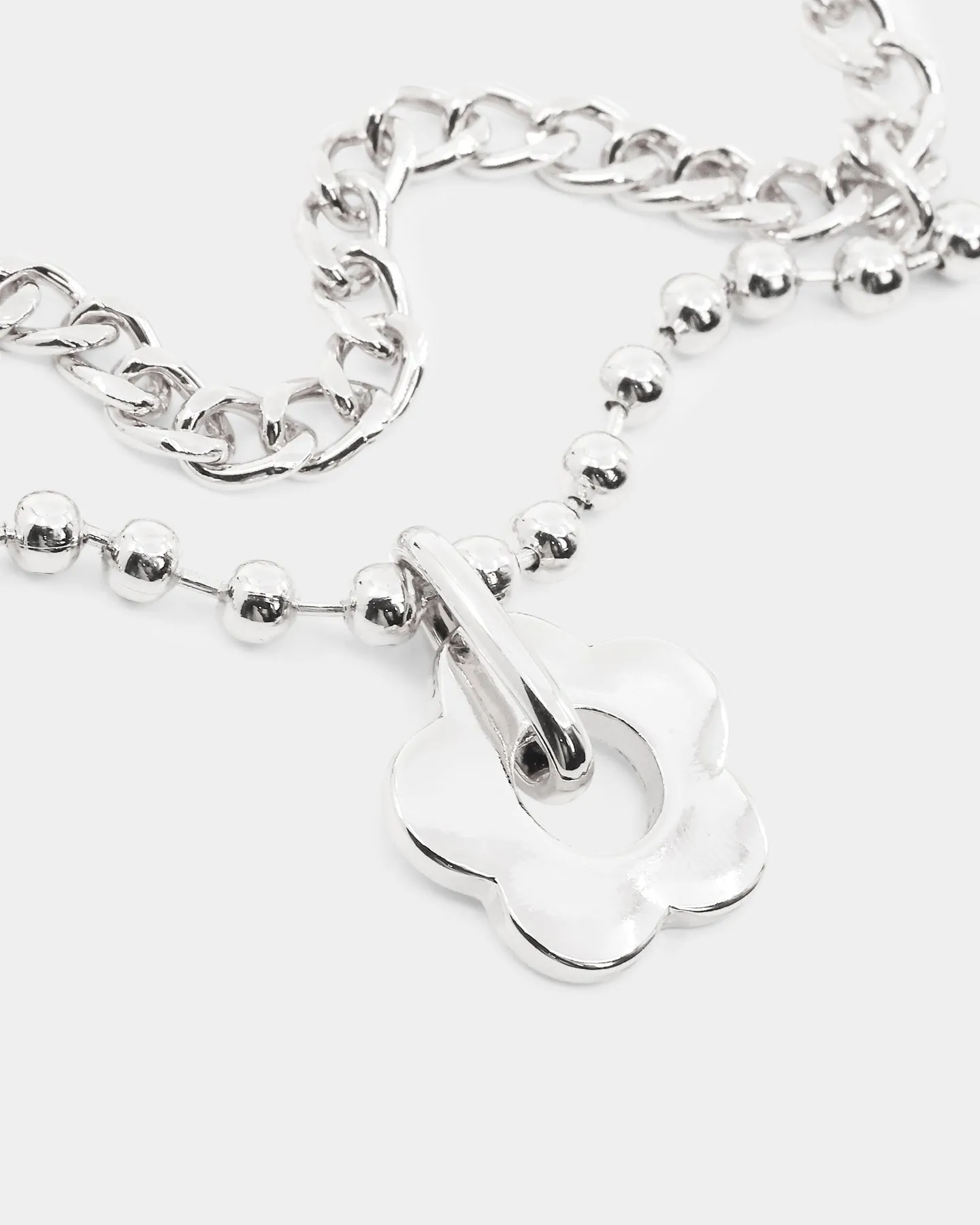 Wild For The Weekend Flower Necklace Silver
